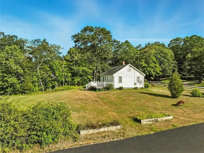 Chupacabra Woods · Acre Yard · 12 Min to Beaches - Image 1
