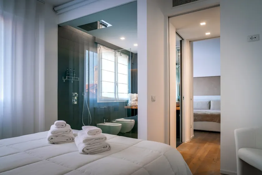 Rosa 37 - Modern & Elegamnt 2BR Apt - Near Venice - Image 1