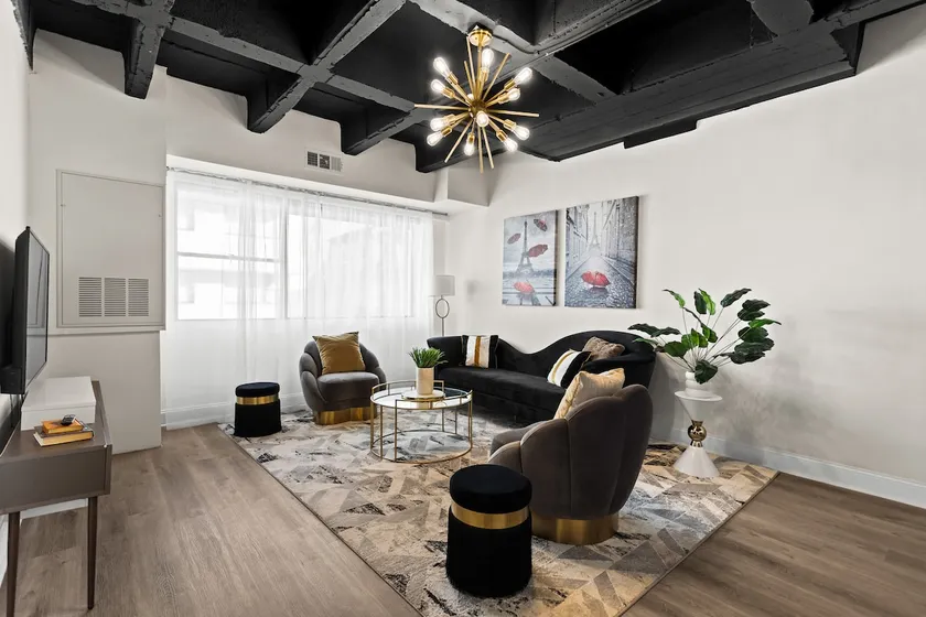 Trendy Buckhead Retreat - Image 1