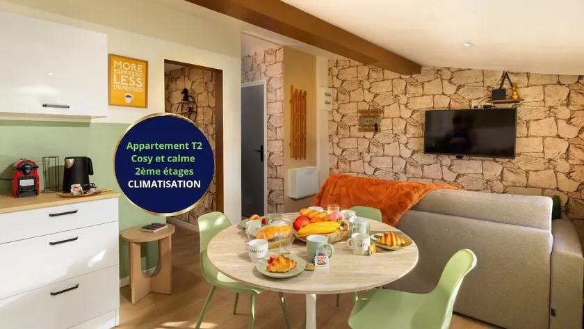 Get away-Air-conditioned-Center within walking distance-Public parking - Image 1