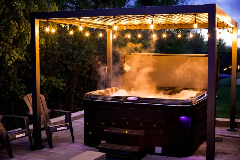 Laforest retreat Hot tub Firepit Pool table Arcade - Image 1