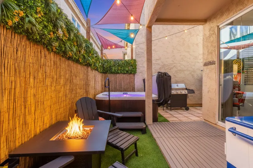 Hot Tub, Foosball & Fun: Phoenix Family Retreat! - Image 1