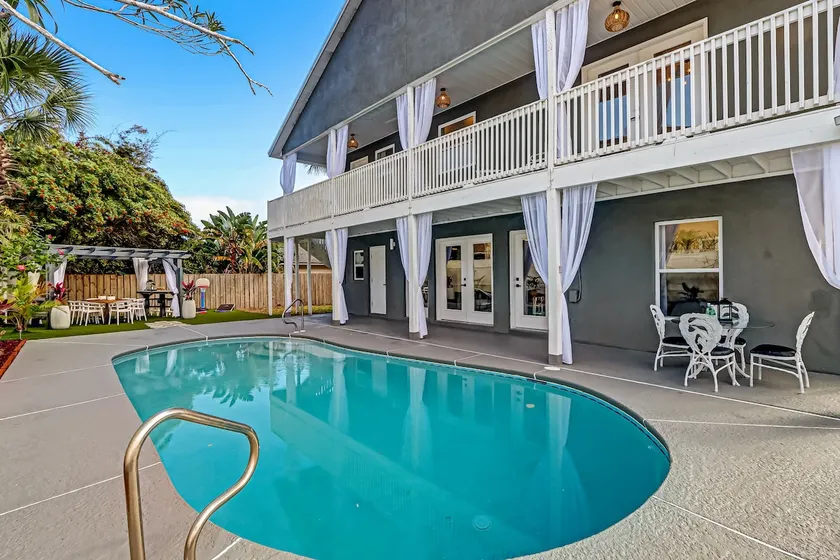 Coastal Cabana - Private Pool - Walk to Beach - Image 1