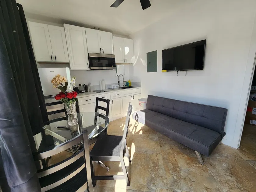 Cozy 2 beds 1 bath casita - Image 1