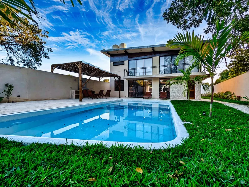 Villa with Pool, Game Room and Barbecue - Image 1