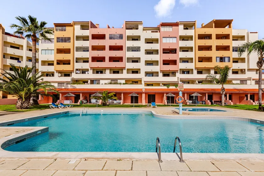 Best-Value Albufeira Studio | Sea View + Pool - Image 1