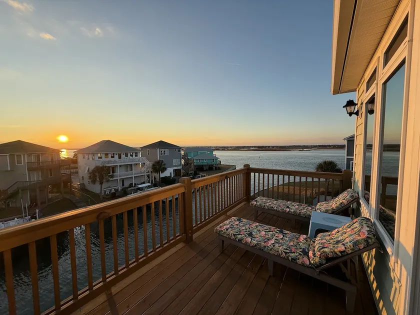 Topsail Waterfront Retreat + Panoramic Sunset View - Image 1