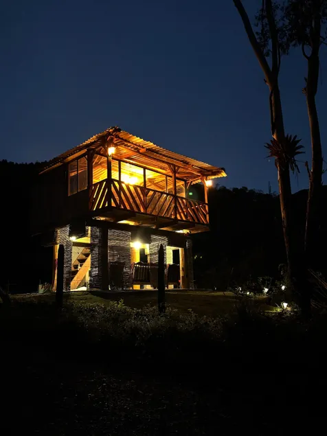 Vintage cabin overlooking La Esmeralda dam - Image 1
