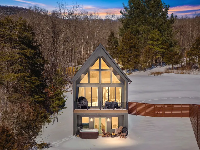 Lake Haus Cabin - Hot Tub, Sauna, Lake View, Wi-Fi - Image 1