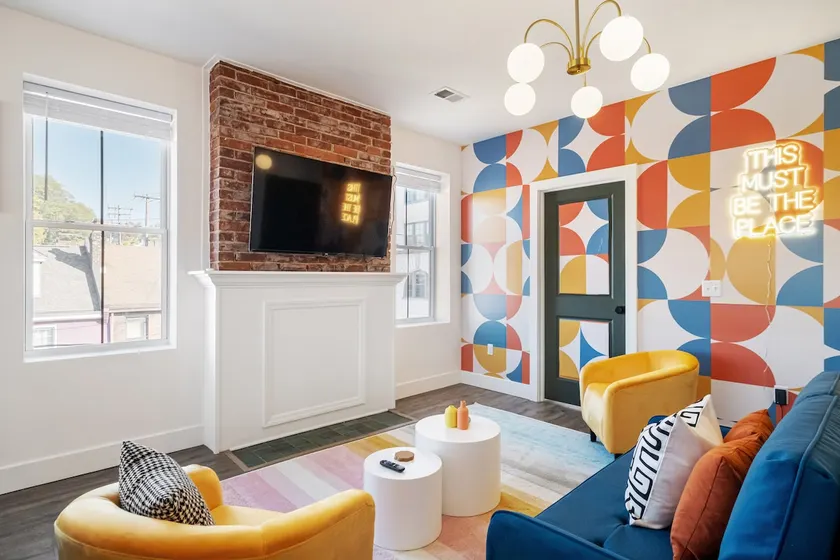 Modern 1br Brick KingBed +Close to DT - Image 1