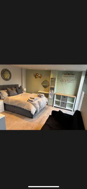 Studio Apartment - Image 1