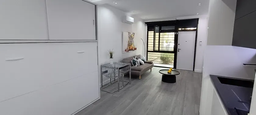 Designer apartment 15 minutes from the city center - Image 1