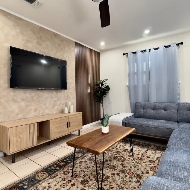 Prime Area | Near Airport | 17 Min Downtown - Image 1
