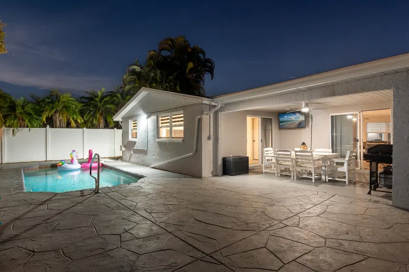 Coastal Family Escape with Private Pool Near Beaches - Image 1