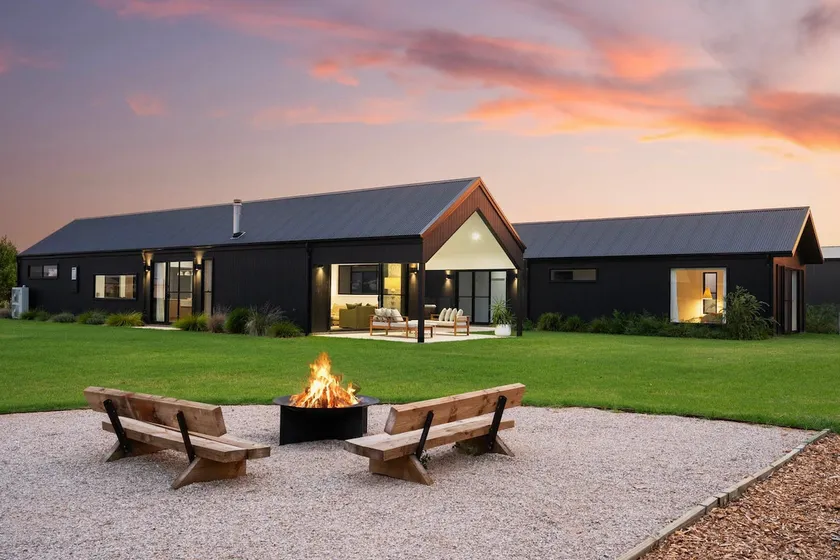 Jarli Barn - Refined Wine Country Retreat with Pool - Image 1