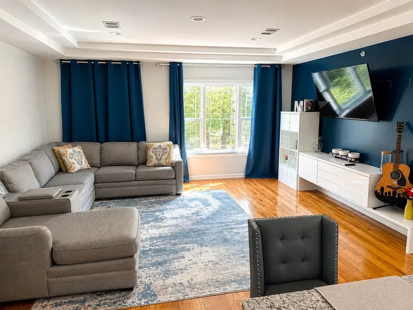 Spacious 3BR Near EWR, MetLife & NYC | Parking - Image 1