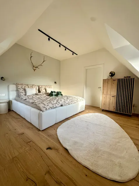 Charming attic apartment with fireplace & castle view - Image 1