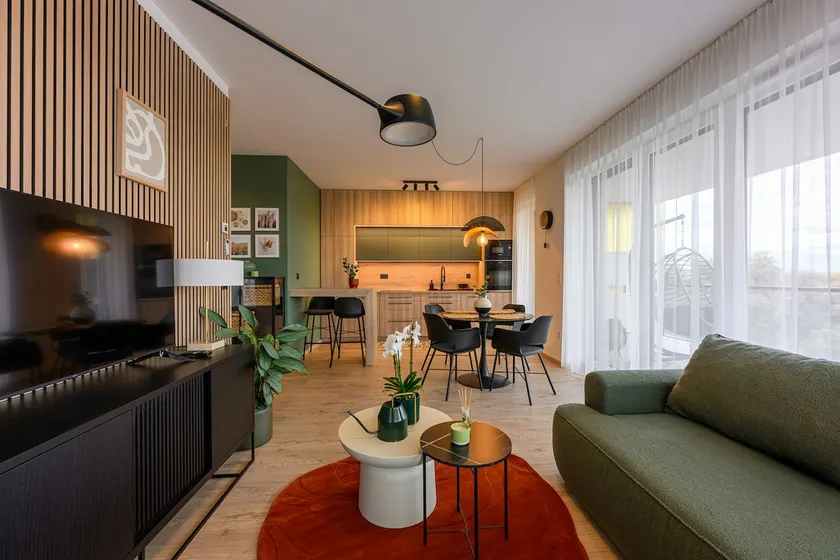OpenSky Terrace with free parking - Image 1