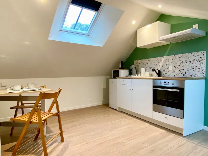 Charming new attic studio - Image 1