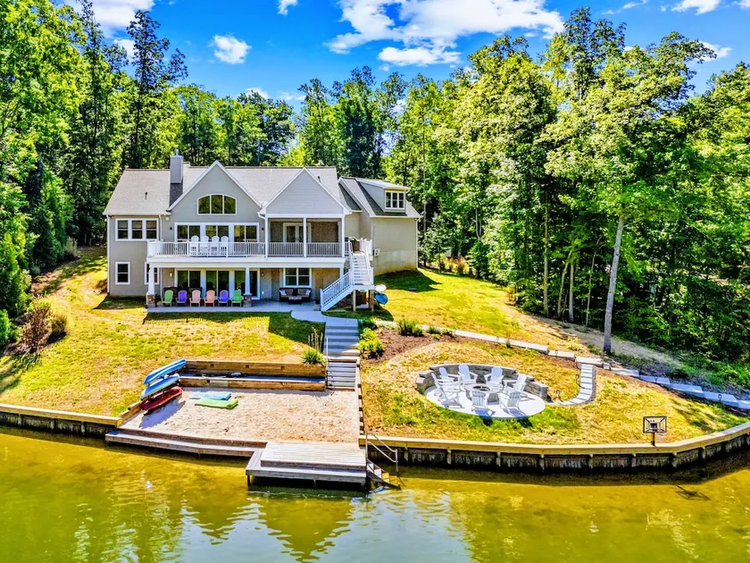Lakefront Luxury - NEW 6BR, Lake Anna, Dock, Games - Image 1