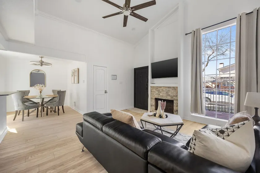 Carrollton Modern Cozy House - Image 1