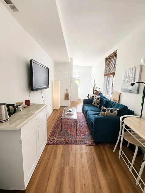 Vintage Loft Style Apartment in Fells Point - Image 1