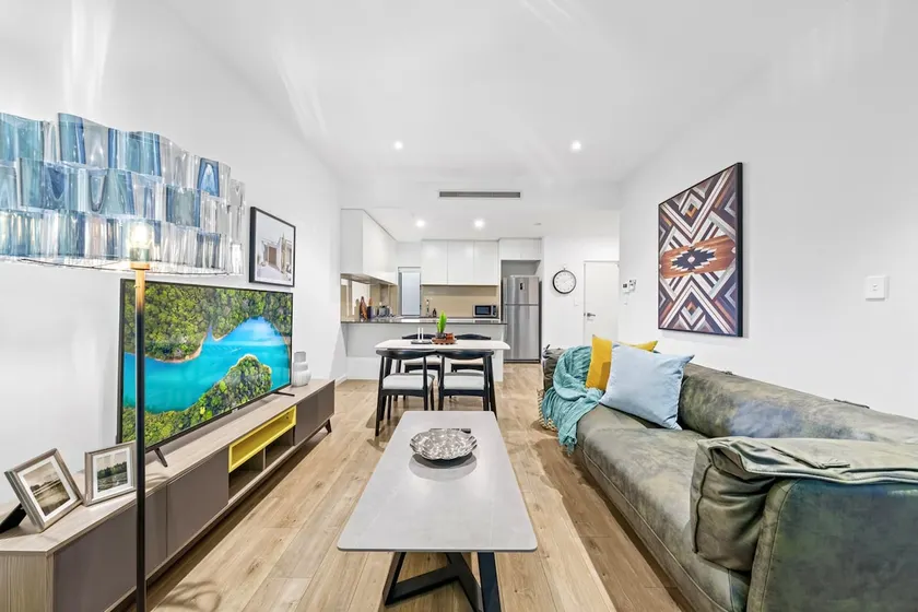Rooftop 2 Bed Apt With Terrace at Newtown - Image 1