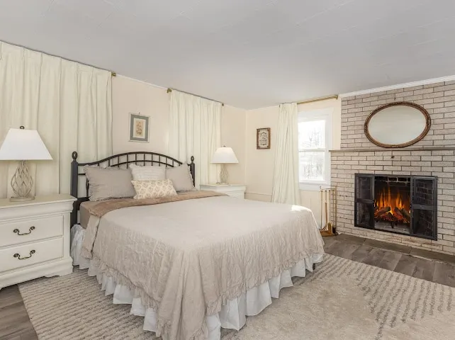 Cozy Farmhouse with Fireplace and Sunroom - Image 1