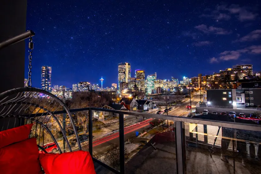Executive Suite| Downtown Skyline View| UG Parking - Image 1