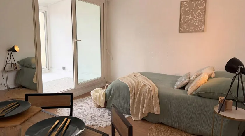 Cozy & bright studio with private veranda - Image 1