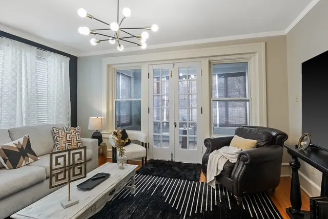 The Stucco 1: 3BR Near SU & JMA Dome |Downtown Syr - Image 1