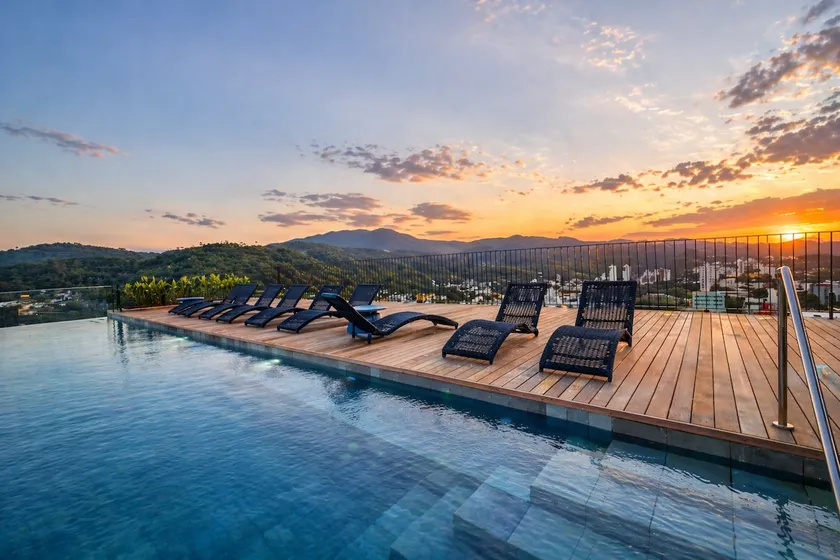 Loft 1812 - 200m Vila Germânica Piscina-Garagem - Image 1