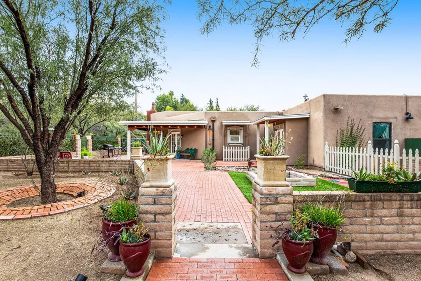 Historic 3BR Dog Friendly | Patio - Image 1