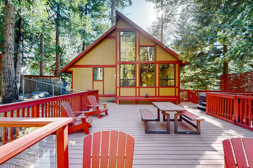 Spacious 3BR Mountainview Dog Friendly - Image 1