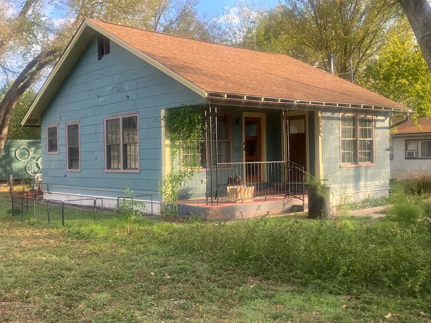 Rental near downtown Seguin amenities - Image 1