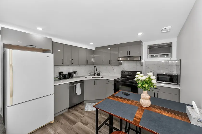 2BR Suite Family Friendly | Near YYC Airport & Downtown - 4412 – UP - Image 1
