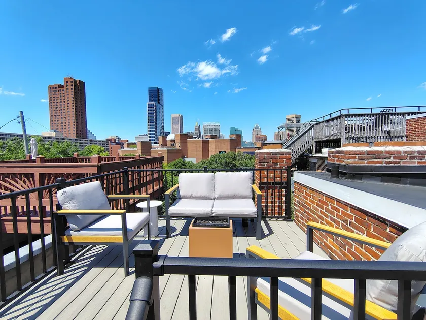 Quiet, walk to the stadiums, harbor, rooftop deck - Image 1