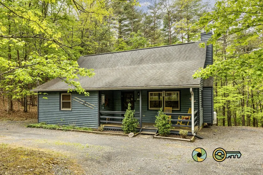Blue Bungalow | Private deck & fire pit - Image 1