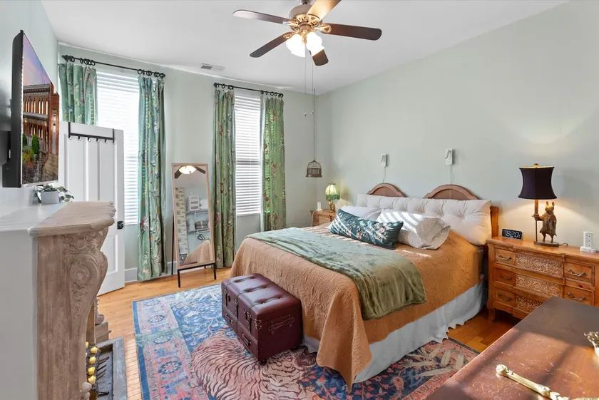 NEW Victoriana | Historic Flat near OTR & Downtown - Image 1