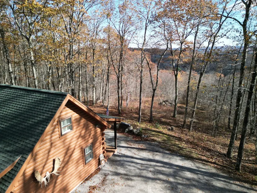Private Mountain Escape, 50+ Acres, Hiking Trails - Image 1