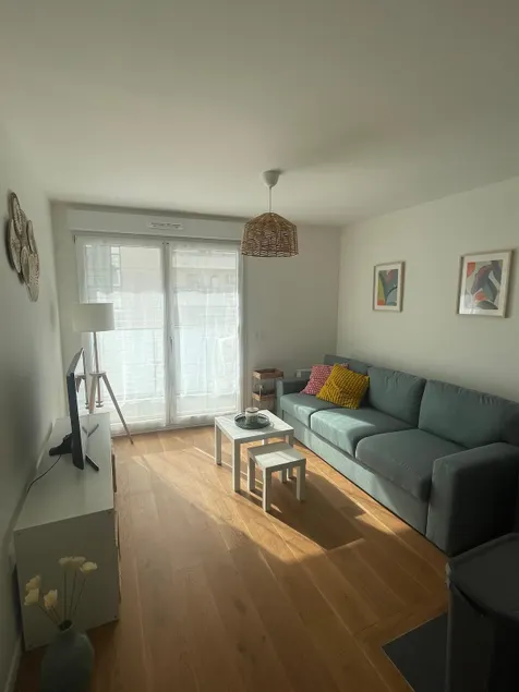 New 50 sqm 1-bedroom apartment · Parking · 10 min from La Défense - Image 1