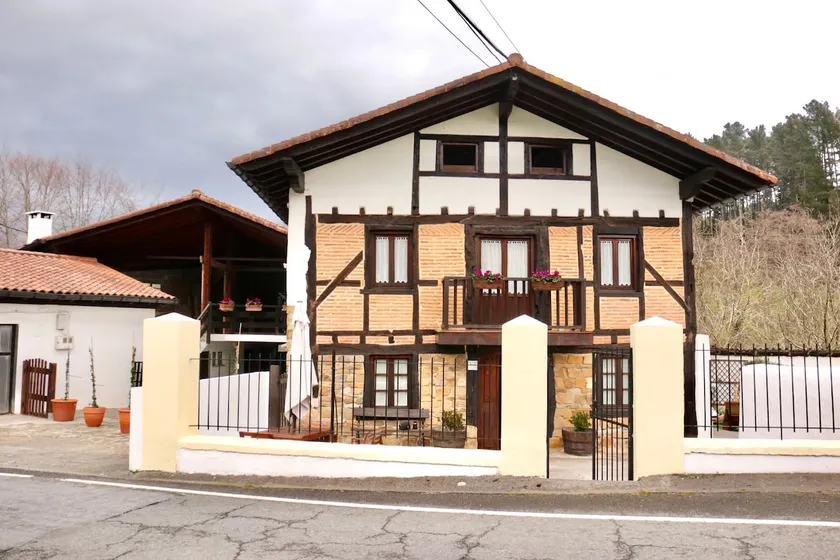 Eskinakoetxe - Tourist accommodation for groups in Urdaibai - Image 1