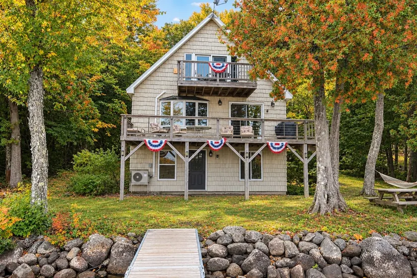 Honey's Hideaway On Porter Lake- Sleeps 10 - Image 1