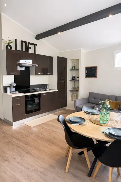 LOFT Cosy air conditioning parking and private courtyard - Image 1