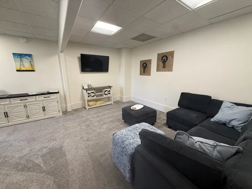 FRESH 1BR • Walk to Downtown Fortuna • Spotless - Image 1