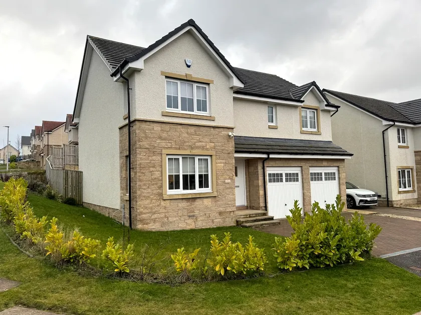 Luxury 4BR Detached Exec Home - Image 1
