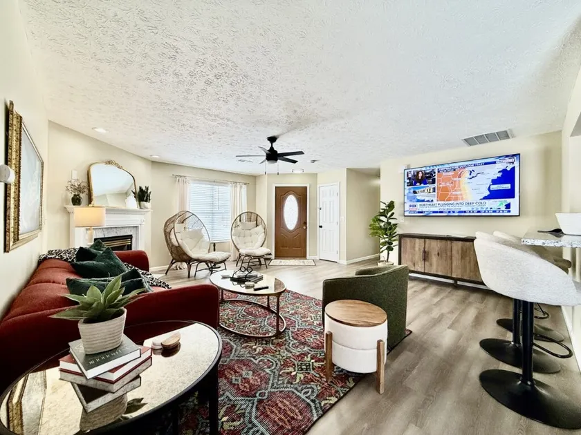 Enjoy our refreshing pool, Man Cave garage, games - Image 1