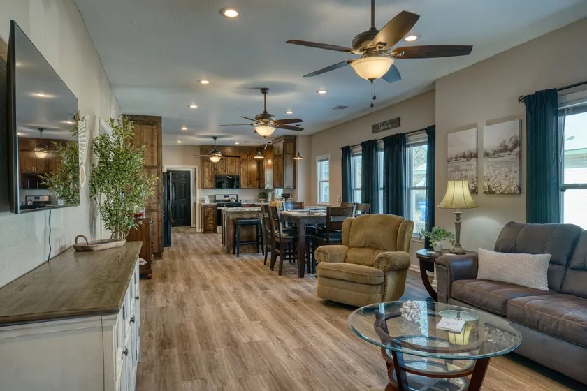 Classic Conway Family Home w/ King &Game System - Image 1