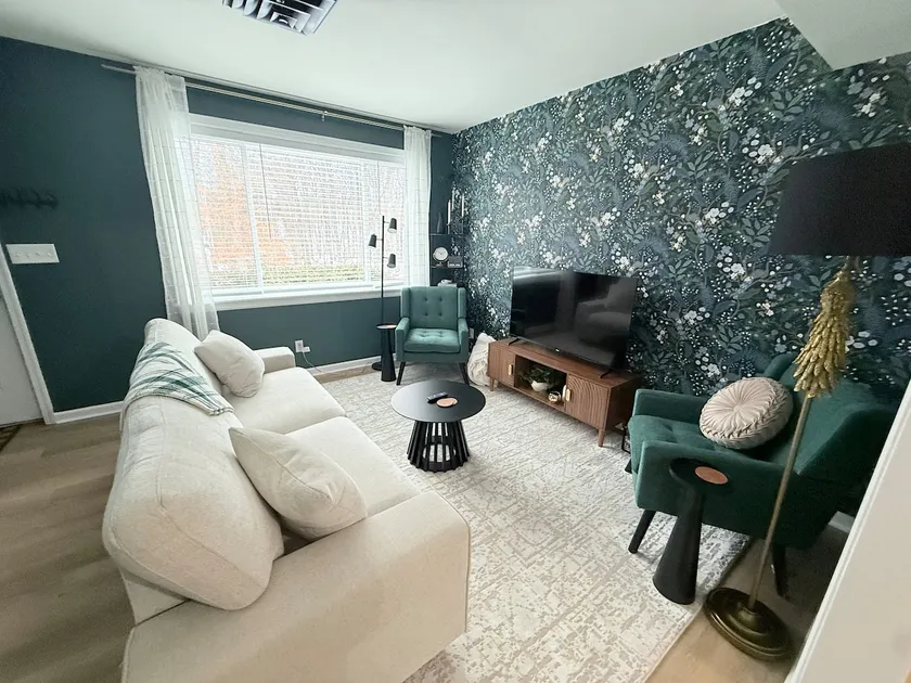 The Gilded Peacock- Brand New! Pet Friendly! - Image 1