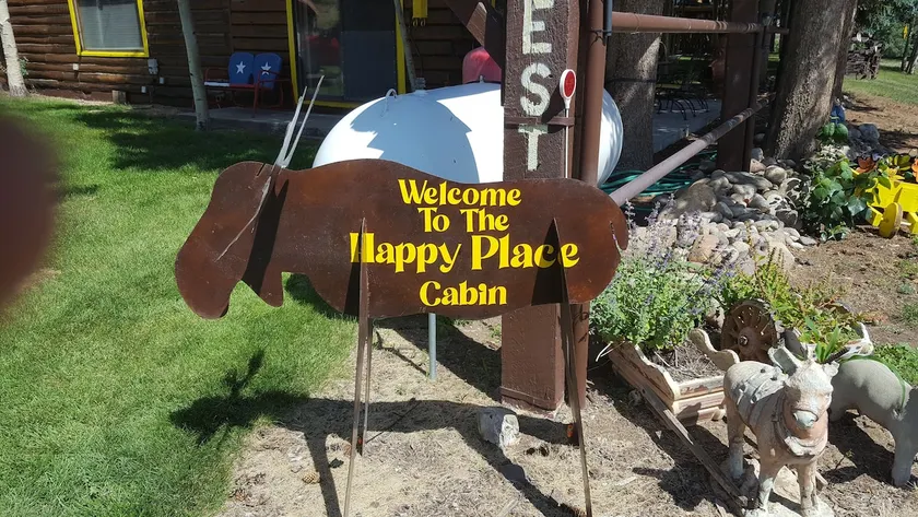 The Happy Place Cabin - Image 1